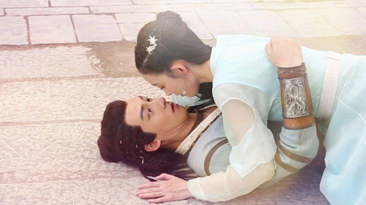 女生婚礼前10天把婆家厨房“炸了”,屋内碎片横飞,天花板都塌了